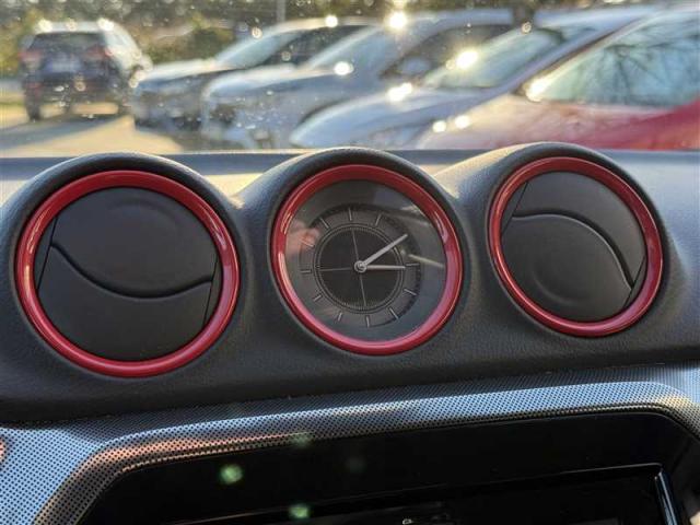 Suzuki Vitara image 8