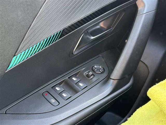 Peugeot 2008 image 8