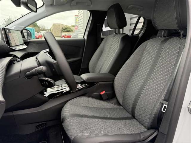 Peugeot 208 image 6