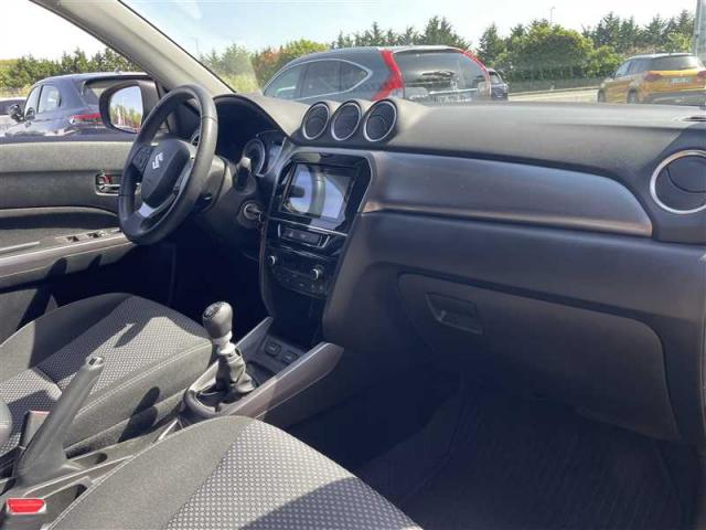 Suzuki Vitara image 9