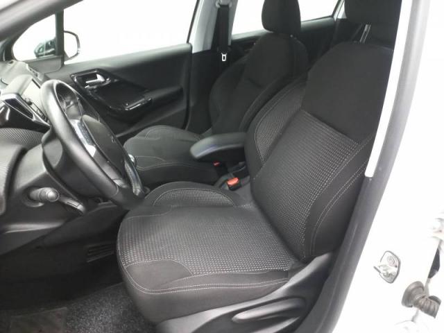 Peugeot 208 image 2