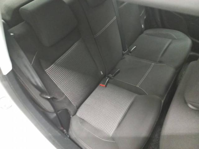 Peugeot 208 image 6