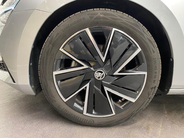 Skoda Superb Combi image 1