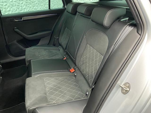 Skoda Superb Combi image 2