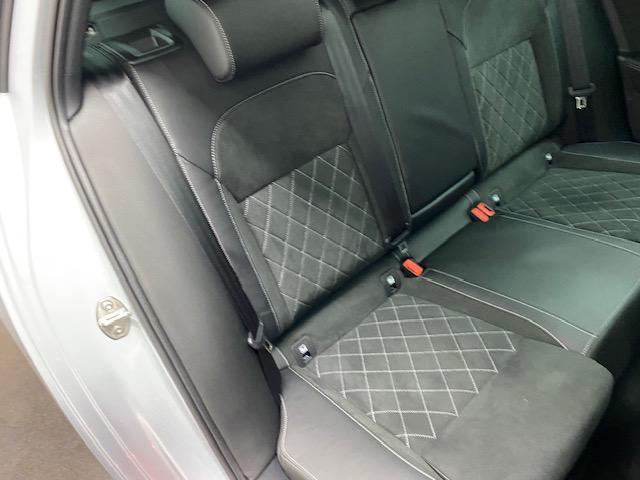 Skoda Superb Combi image 5