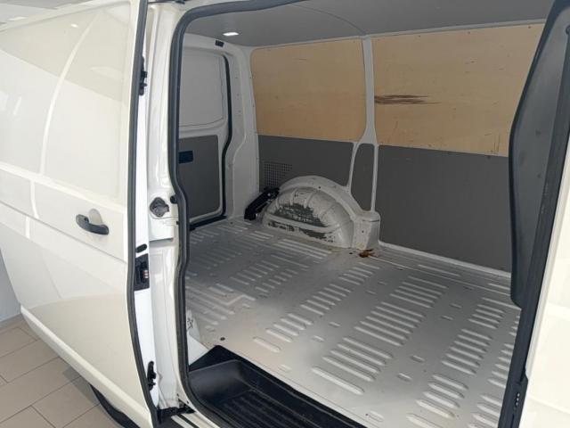 Volkswagen Transporter image 9