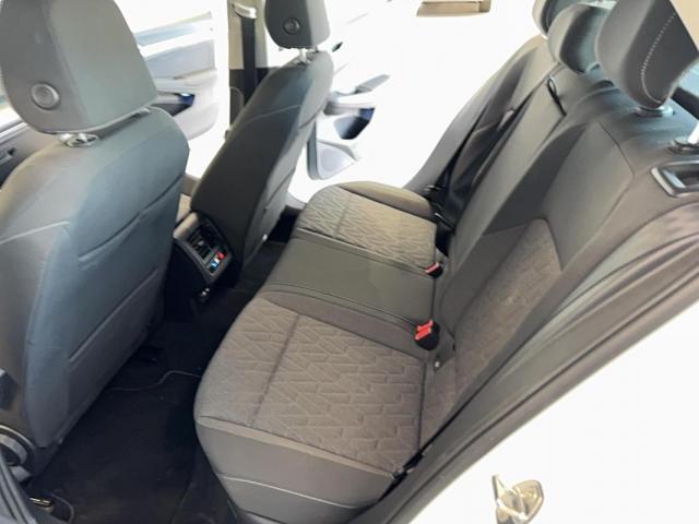 Volkswagen Golf image 9