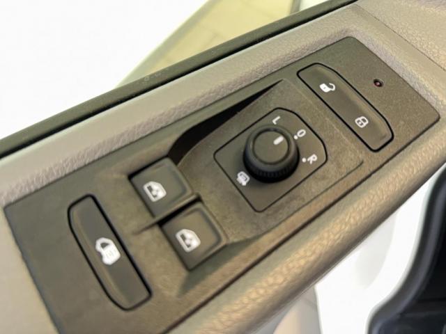 Volkswagen Transporter image 7