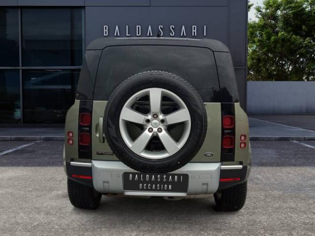 Land Rover Defender image 4