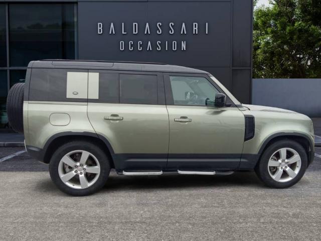 Land Rover Defender image 9