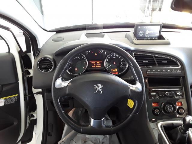 Peugeot 5008 image 2
