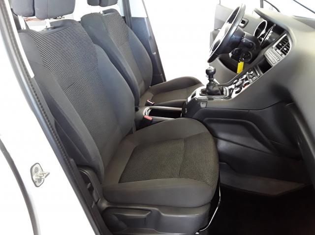Peugeot 5008 image 8