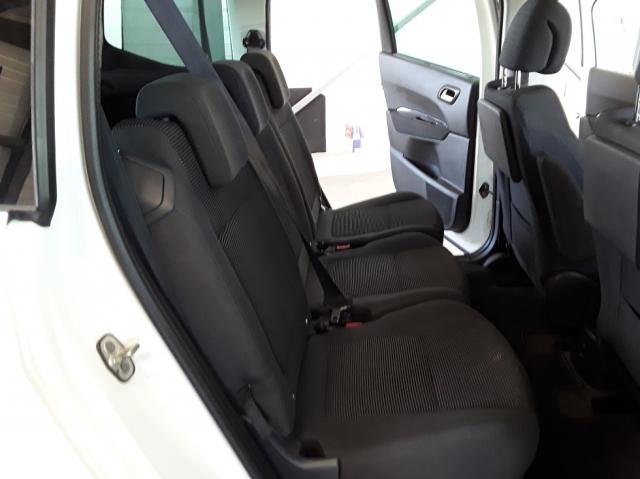 Peugeot 5008 image 9