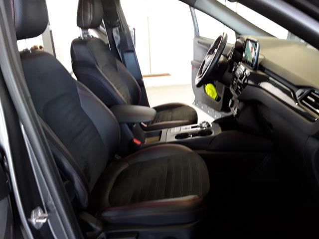 Ford Kuga image 6