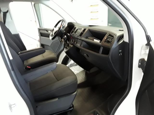 Volkswagen Caravelle image 8