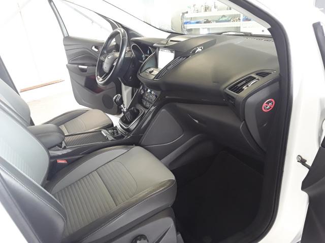 Ford Kuga image 9