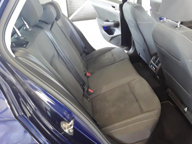 Volkswagen Golf image 8