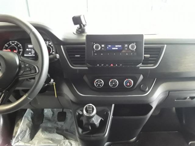 Nissan Primastar image 8