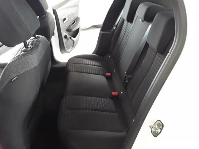 Peugeot 208 image 1