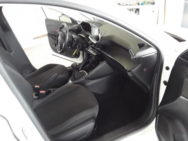 Peugeot 208 image 9