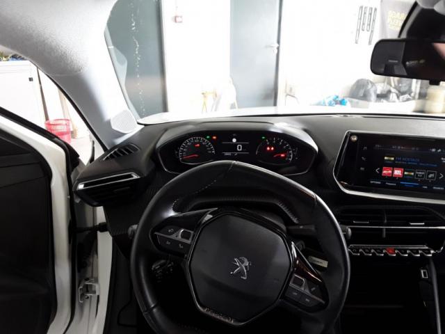 Peugeot 208 image 3