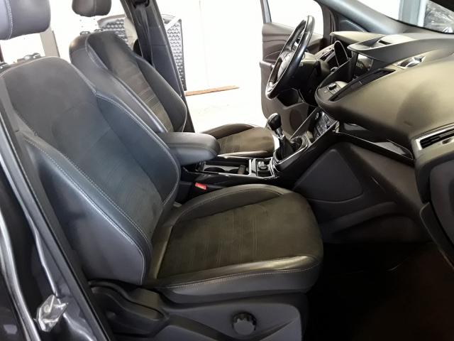 Ford Kuga image 8