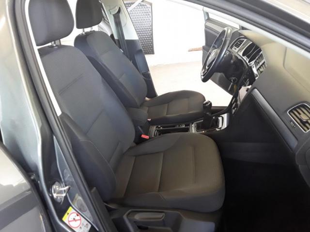 Volkswagen Golf image 9