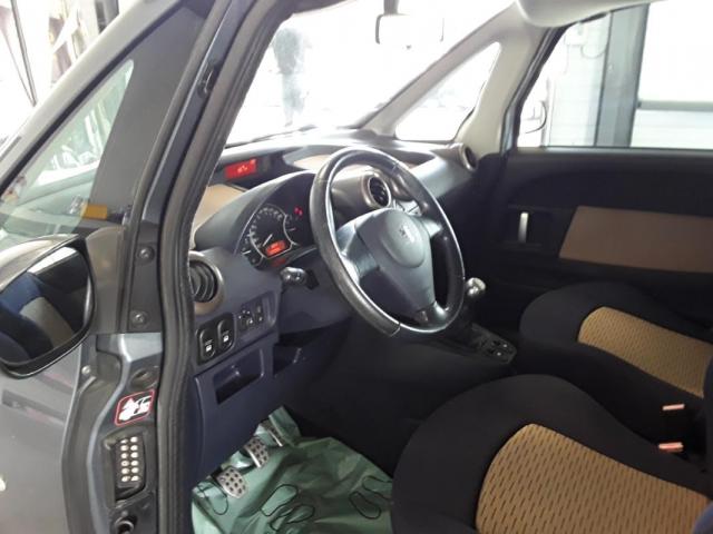 Peugeot 1007 image 8