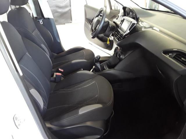 Peugeot 208 image 7