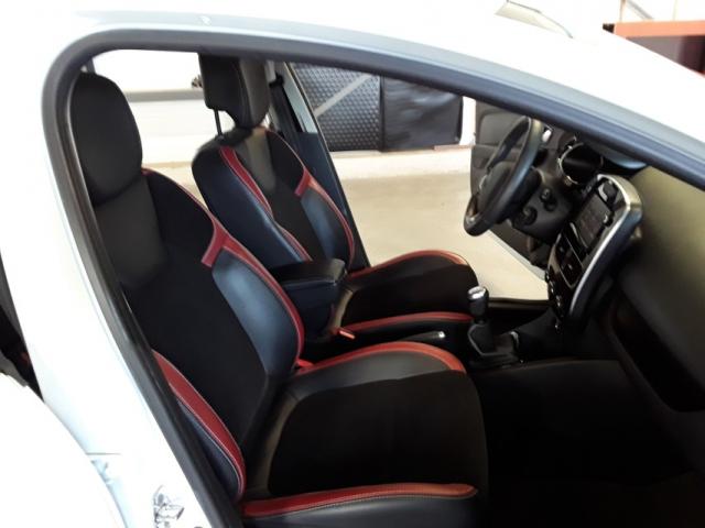 Renault Clio image 9