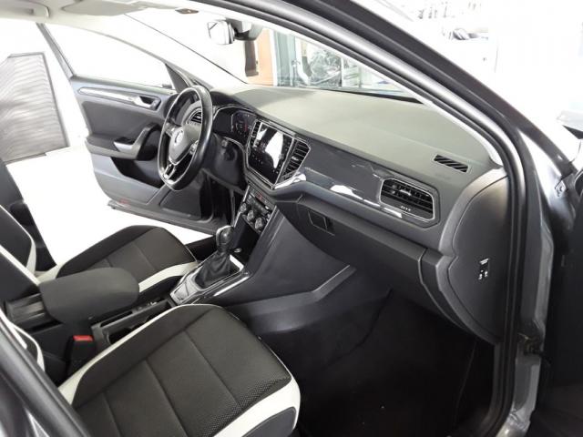 Volkswagen T-Roc image 2