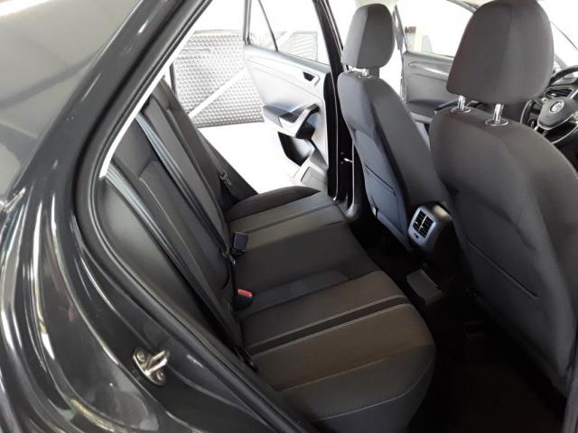 Volkswagen T-Roc image 2