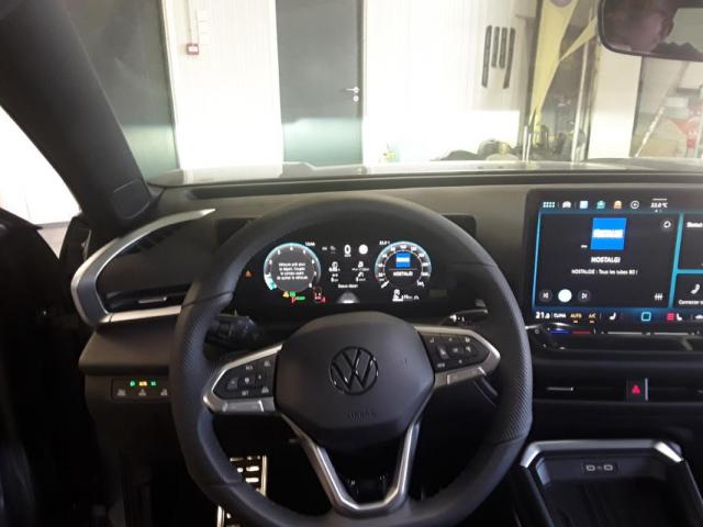 Volkswagen T-Roc image 2