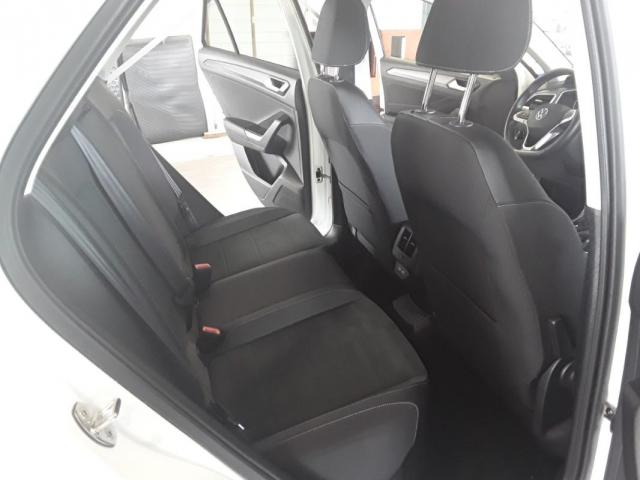Volkswagen T-Roc image 9