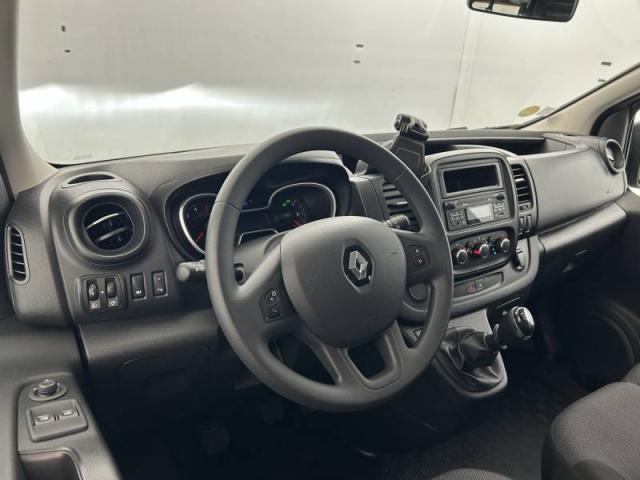Renault Trafic image 1