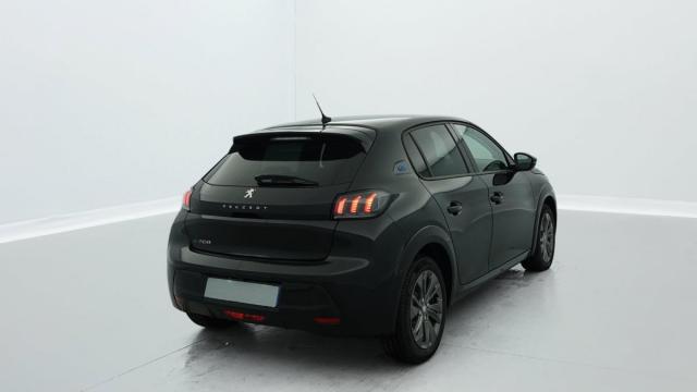 Peugeot 208 image 8