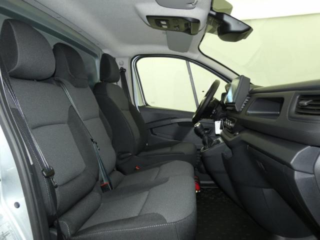 Renault Trafic image 8