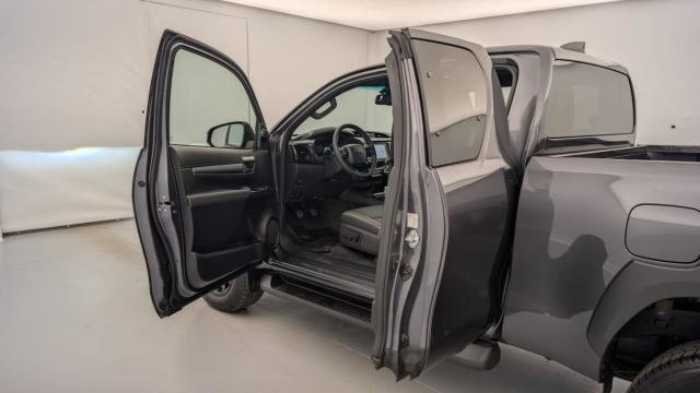 Toyota Hilux image 8