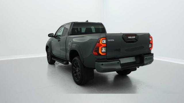 Toyota Hilux image 2