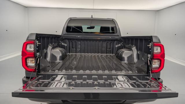 Toyota Hilux image 5