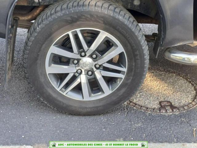 Toyota Hilux image 2