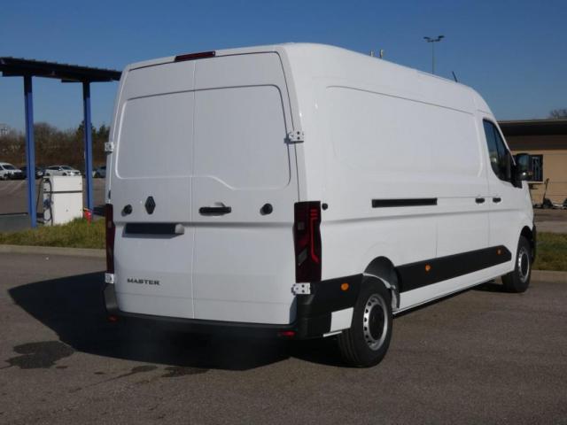 Renault Master image 2