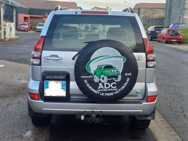 Toyota Land Cruiser image 9