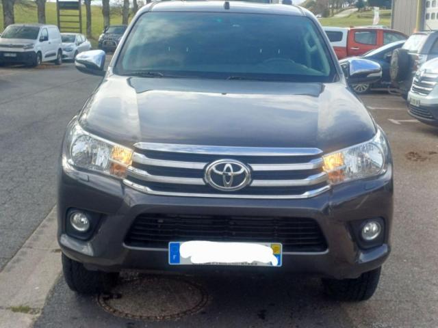 Toyota Hilux image 8