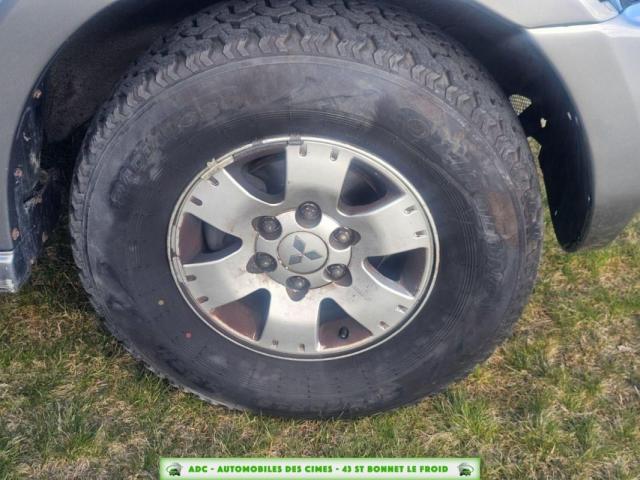 Mitsubishi Pajero image 9