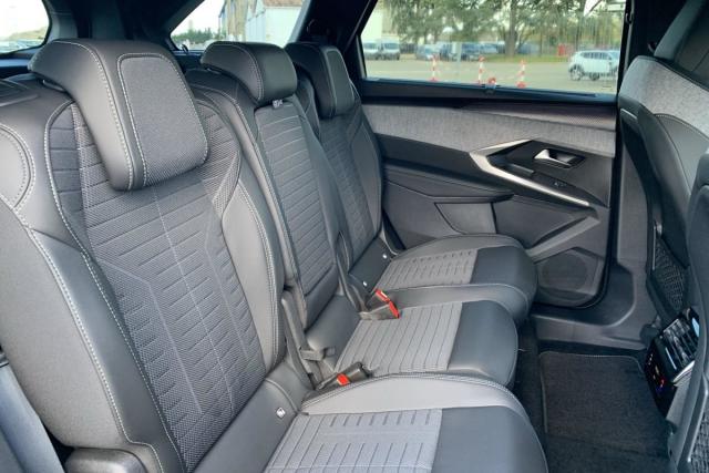 Peugeot 5008 image 1