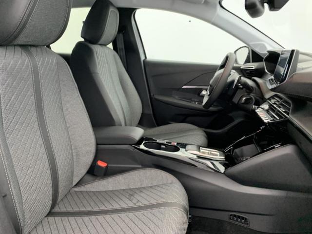 Peugeot 208 image 6
