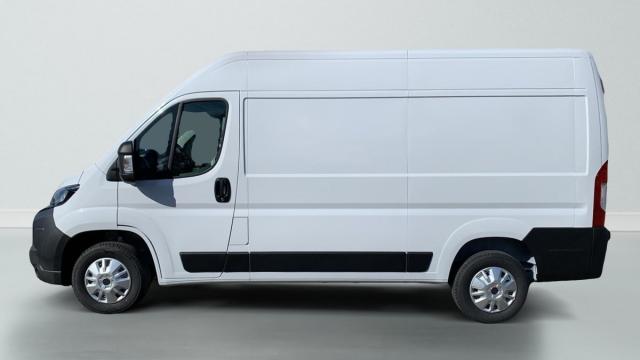 Peugeot Boxer image 1