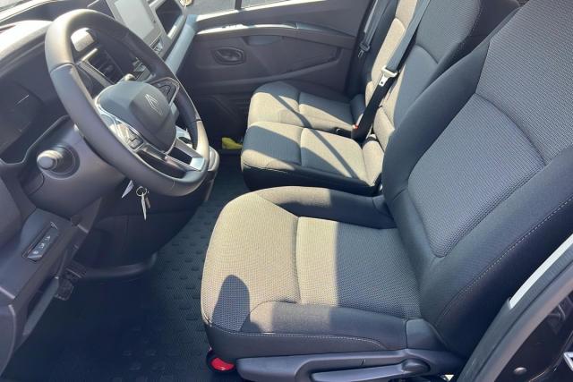 Renault Trafic image 2