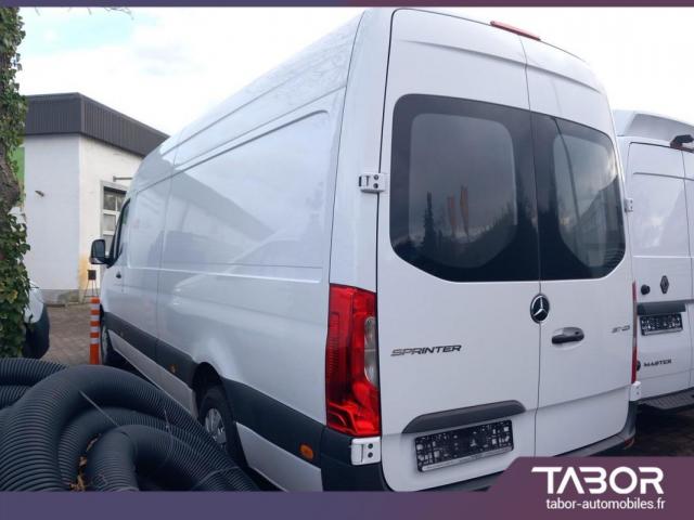 Mercedes Benz Sprinter image 4